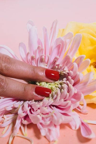 Flor rosa com dedos 